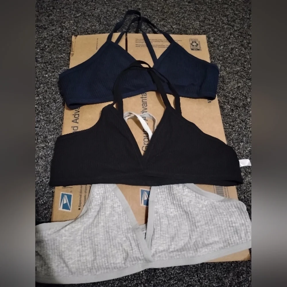 3 Unused Bras Ribbed Polyester Medium - Picture 1 of 3